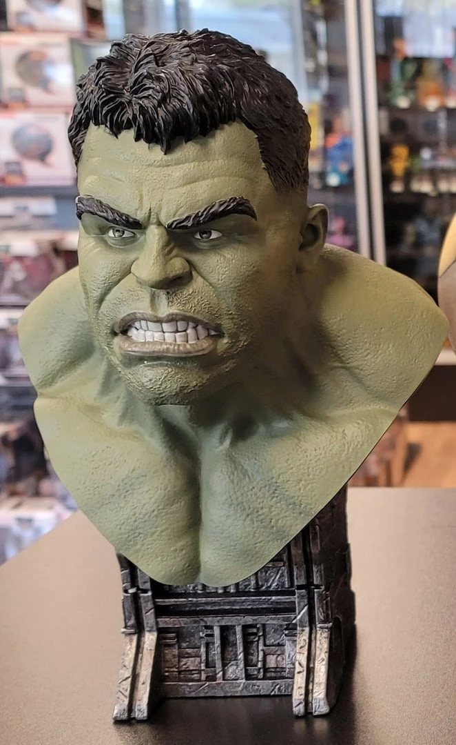 Collectibles Hulk 1:2 Scale Legends In 3-D Diamond Select Bust