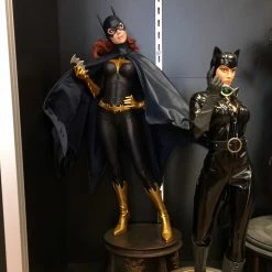 Batgirl Premium Format™ Figure By Sideshow Collectibles EXCLUSIVE